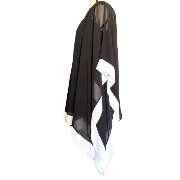 $10$ add on COLEBROOKE by Windsmore black & white chiffon colour block flowy top - Picture 3 of 14